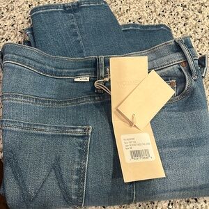 THE WEEKENDER
Style. 1585-1008
Wash: READ BETWEEN THE LINES
Size: 28